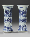 A PAIR OF CHINESE BLUE AND WHITE VASES, QING DYNASTY, 19TH CENTURY