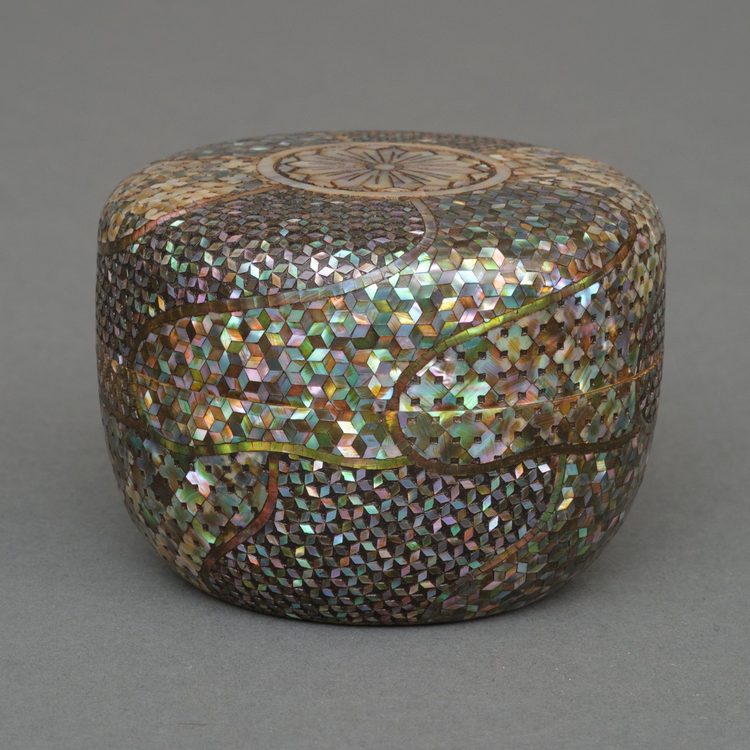 INLAID LACQUER NATSUME 棗 (TEA CADDY) BY KAWAKAMI MINEHARU