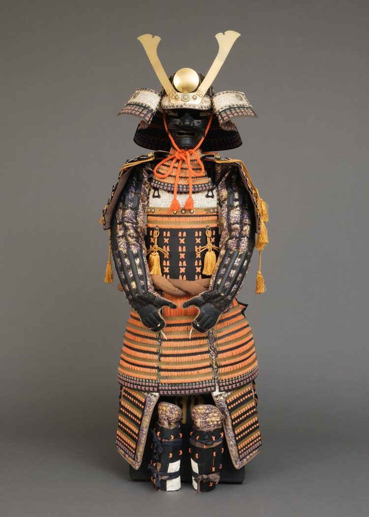 STRIKING AND ALL-MATCHING JAPANESE GOLD AND BLACK LACQUER SUIT-OF-ARMOUR