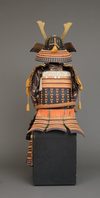 STRIKING AND ALL-MATCHING JAPANESE GOLD AND BLACK LACQUER SUIT-OF-ARMOUR