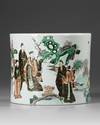 A CHINESE FAMILLE VERTE BRUSH POT, 19TH/20TH CENTURY