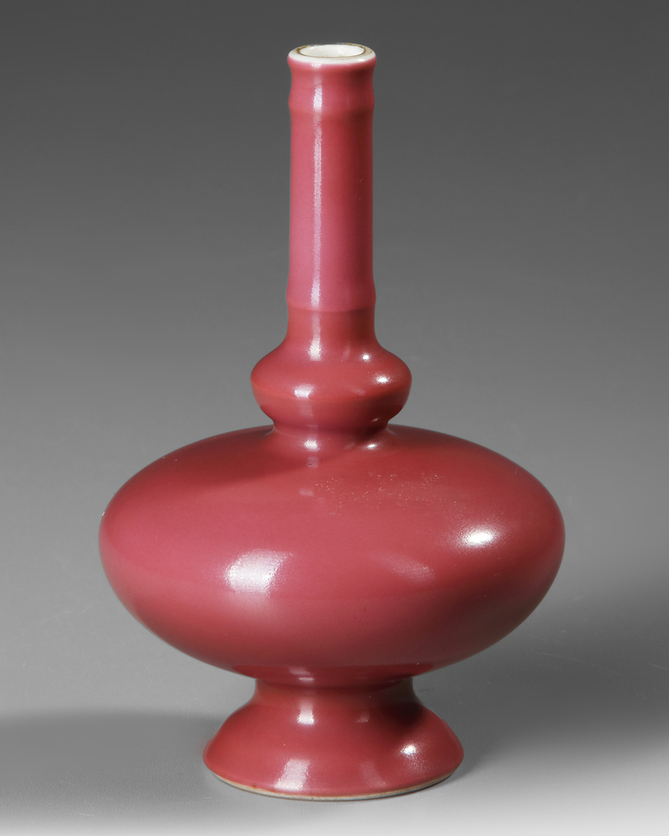 A SMALL CHINESE RUBY-GLAZED VASE, 19TH/20TH CENTURY