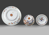 A JAPANESE IMARI TEACUP WITH COVER AND SAUCER, 17TH CENTURY