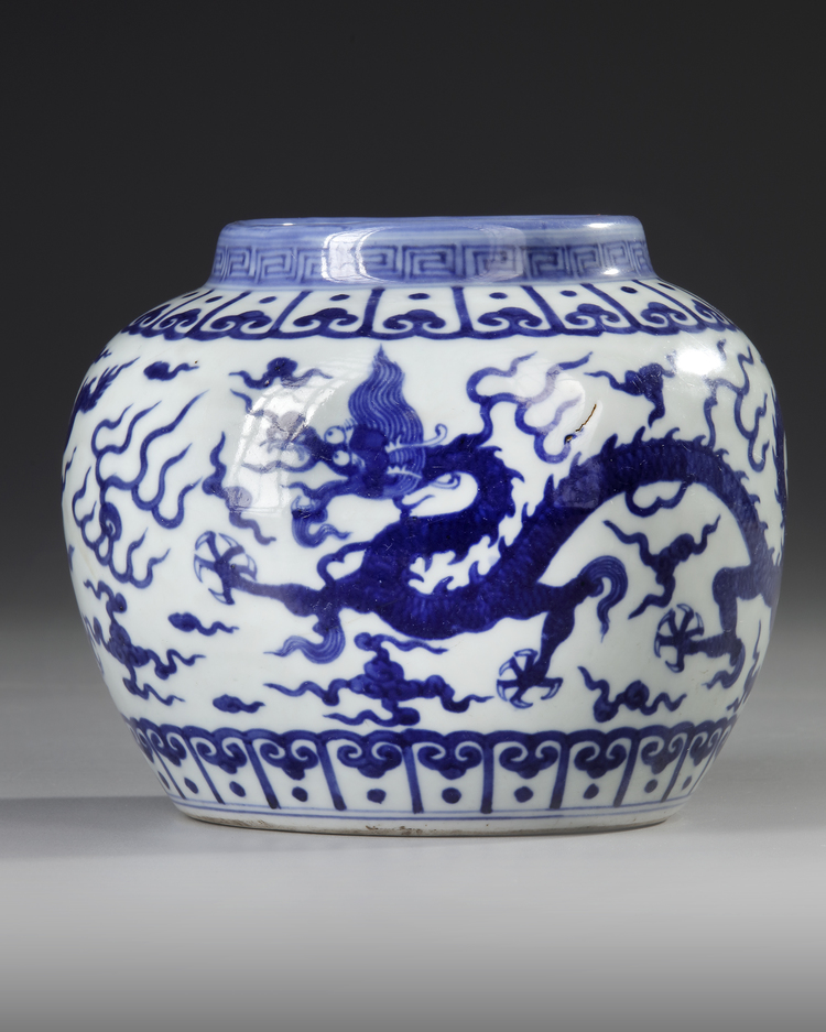 A CHINESE BLUE AND WHITE DRAGONS JAR, QING DYNASTY (1644-1911)