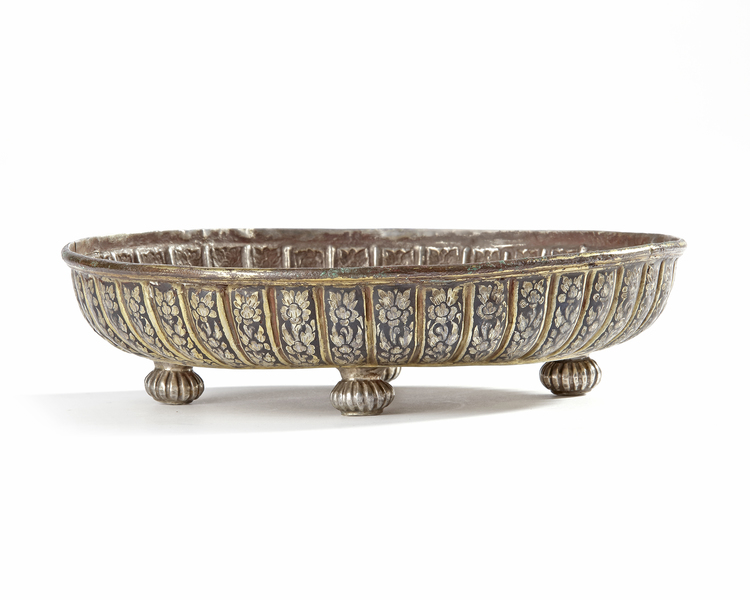 A GILT-SILVER NIELLO BOWL ON FOUR LEGS, INDIA,  19TH CENTURY