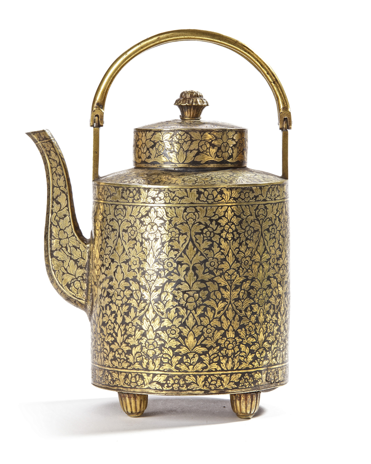 A GILDED SILVER NIELLO TEAPOT AND COVER, SIAM, 19TH CENTURY