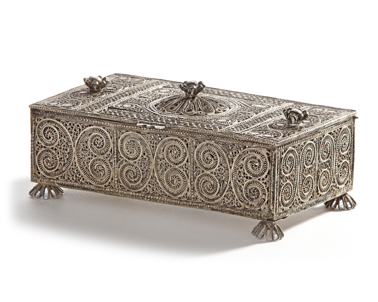 AN OTTOMAN SILVER FILIGREE BOX, 19TH CENTURY