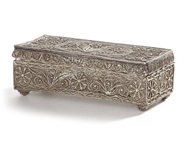 AN OTTOMAN SILVER FILIGREE ELONGATED BOX, 19TH CENTURY