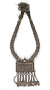A SILVER COLLECTION NECKLACE, OMAN, 19TH CENTURY