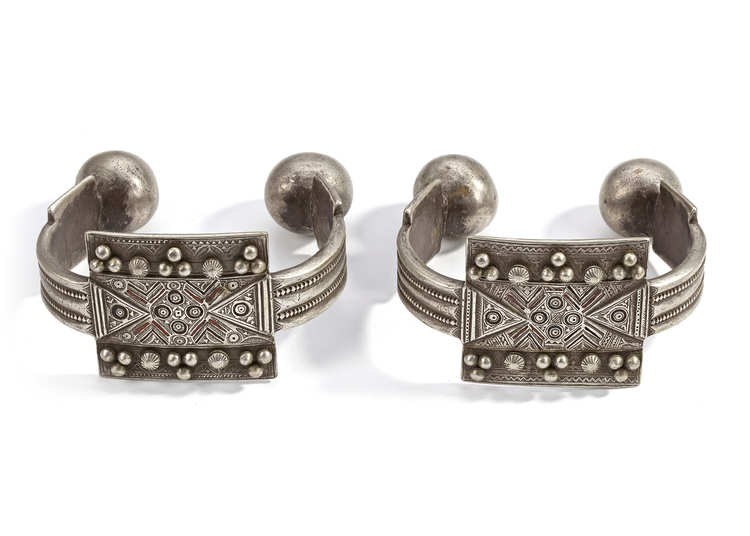 A PAIR OF SILVER BRACELETS, OMAN, 19TH CENTURY