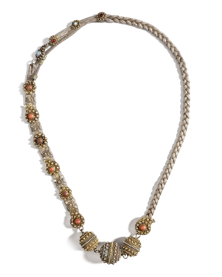 A CAUCASIAN SILVER NECKLACE, 19TH CENTURY