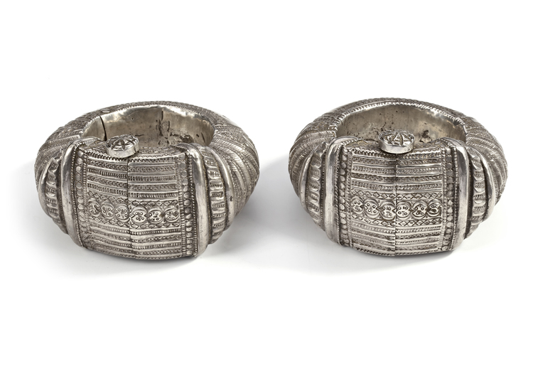A PAIR OF SILVER BRACELETS, OMAN, 19TH CENTURY
