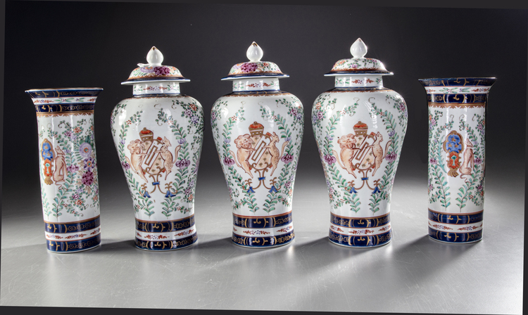 A SAMSON PORCELAIN CHINESE FAMILLE ROSE STYLE FIVE-PIECE GARNITURE, 19TH CENTURY