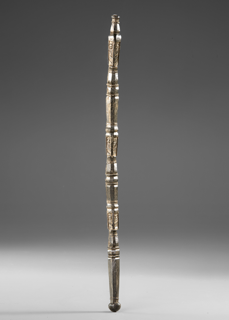 Cenderawasi/Geelvinkbaai. Large Korwar amulet with three Korwar heads.
