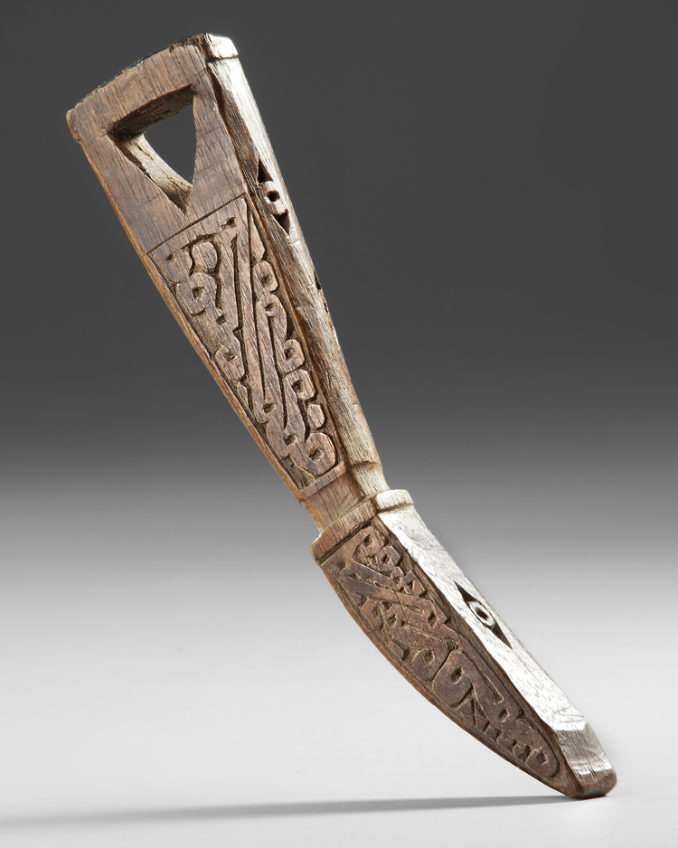 Cenderawasi/Geelvinkbaai amulet figure used for catching bats.