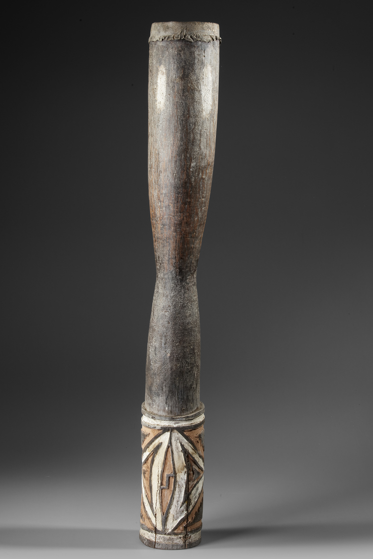Important Waris Highlands drum with intact vellum. Collected by Jac Hoogerbrugge before 1969. See his drawing and collection notes.