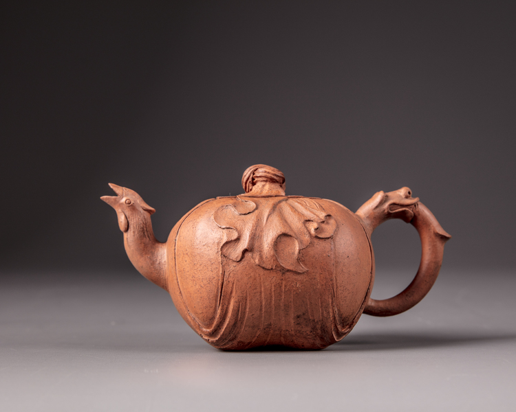 A Chinese yixing ‘seal box’ teapot