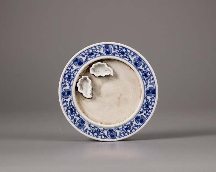 A Chinese blue and white circular inkstone