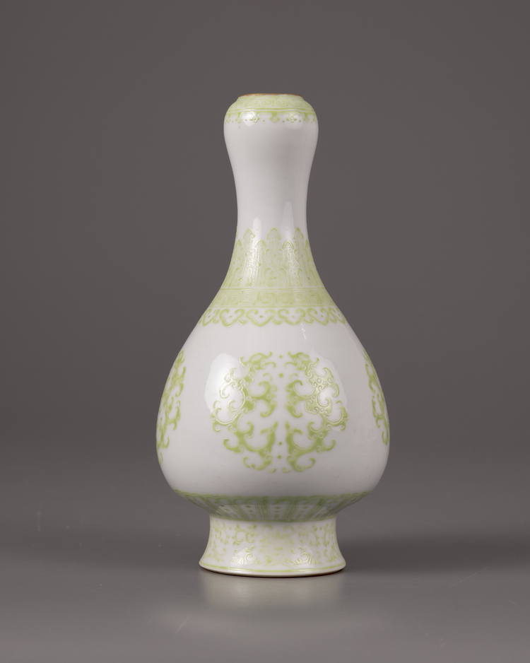 A Chinese lime-green-enamelled 'kui dragons' garlic neck vase