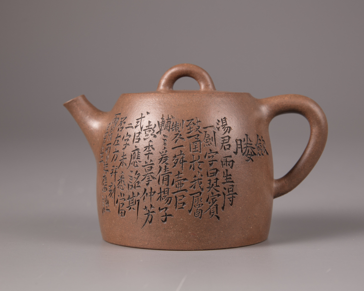 A Chinese yixing Mansheng-style teapot and cover