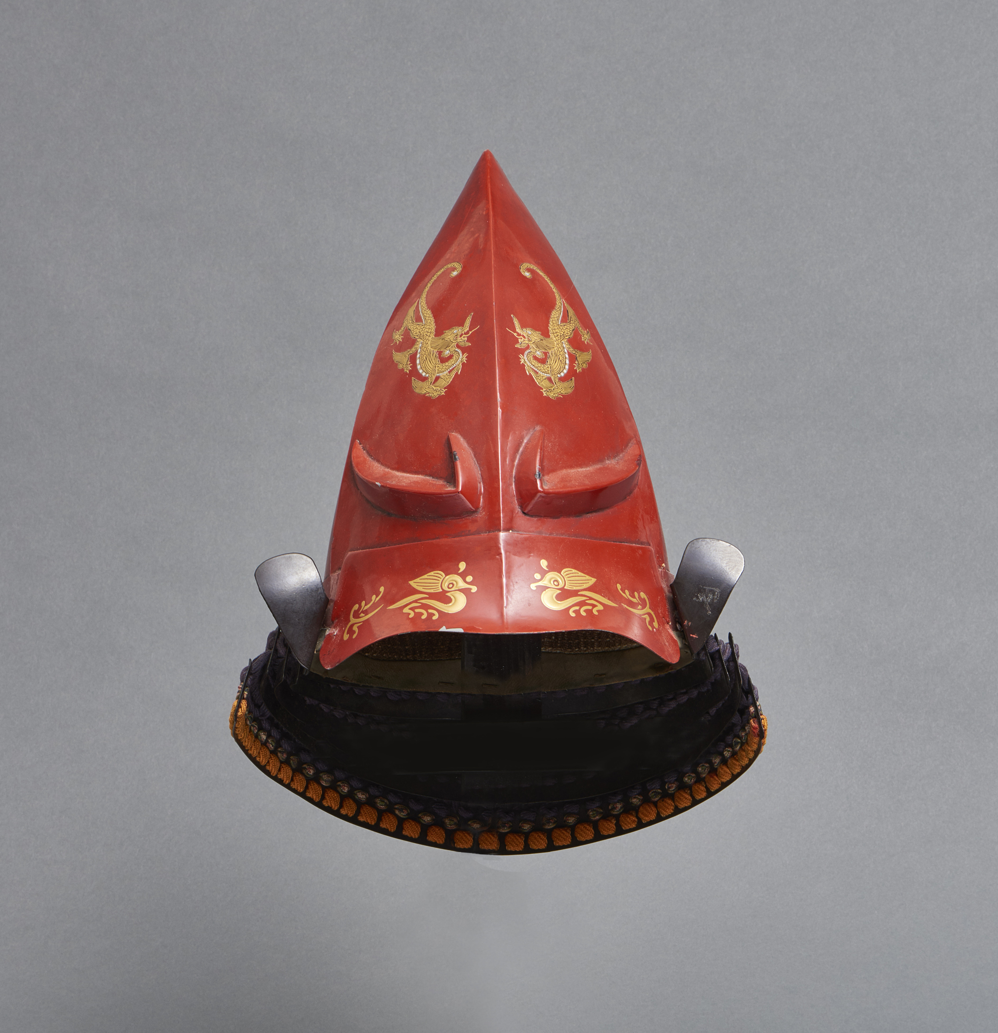 Red lacquered helmet in the shape an eboshi-hat