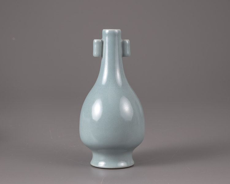 A Chinese blue-glazed arrow vase