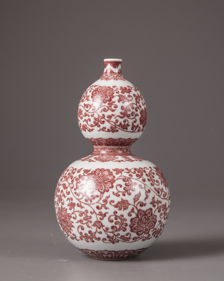 A double-gourd coral-red decorated vase