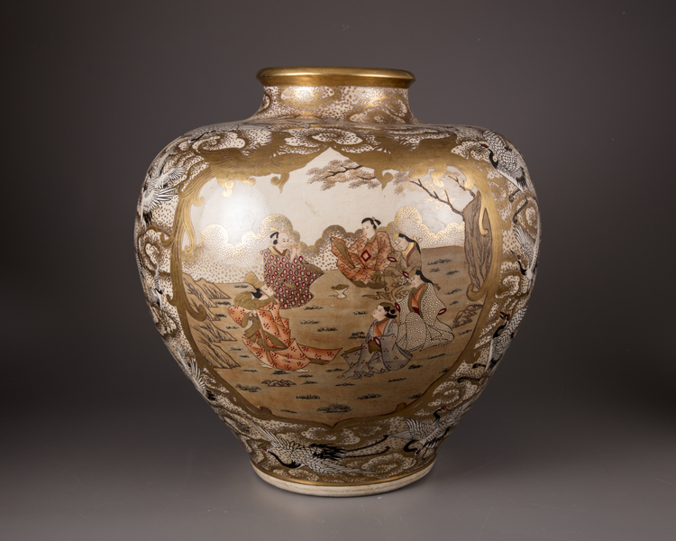 A large satsuma vase with tsuru motive