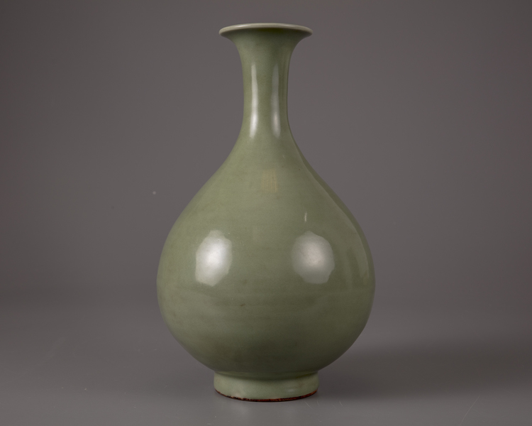 A Chinese celadon-glazed pear-shaped vase, yuhuchunping