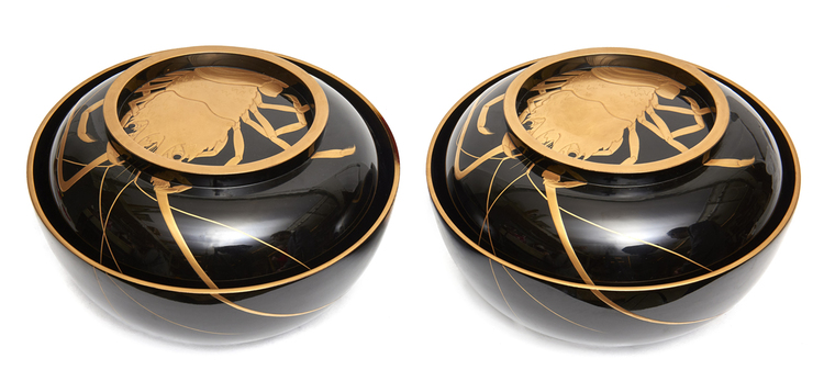 A set of two large black lacquered bowls with cover