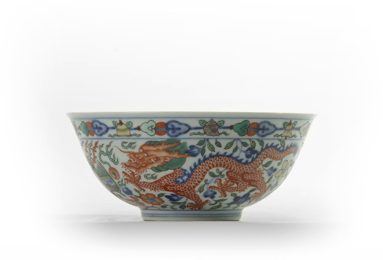 A Chinese wucai 'dragon and phoenix' bowl