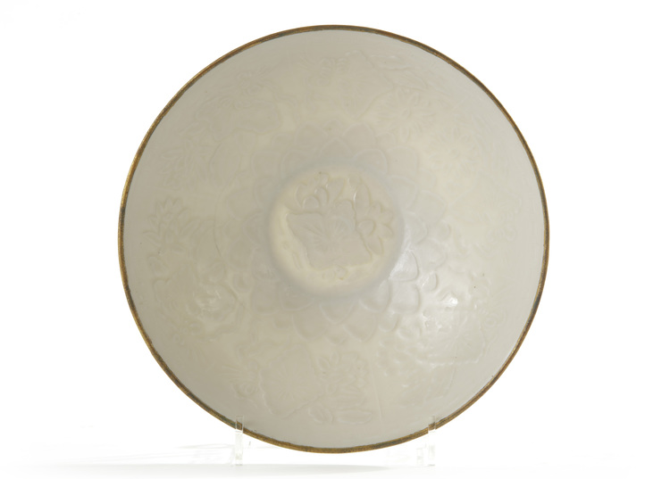 A Chinese Dingyao-style moulded white-glazed bowl