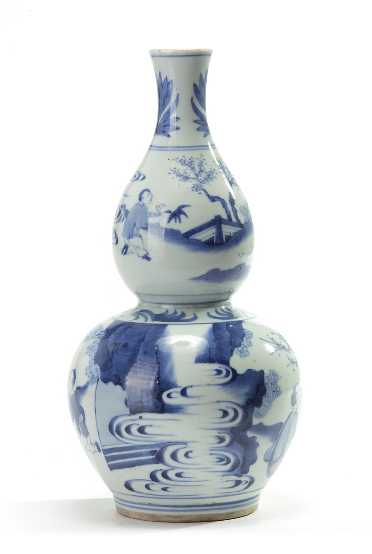 A Chinese blue and white double-gourd vase