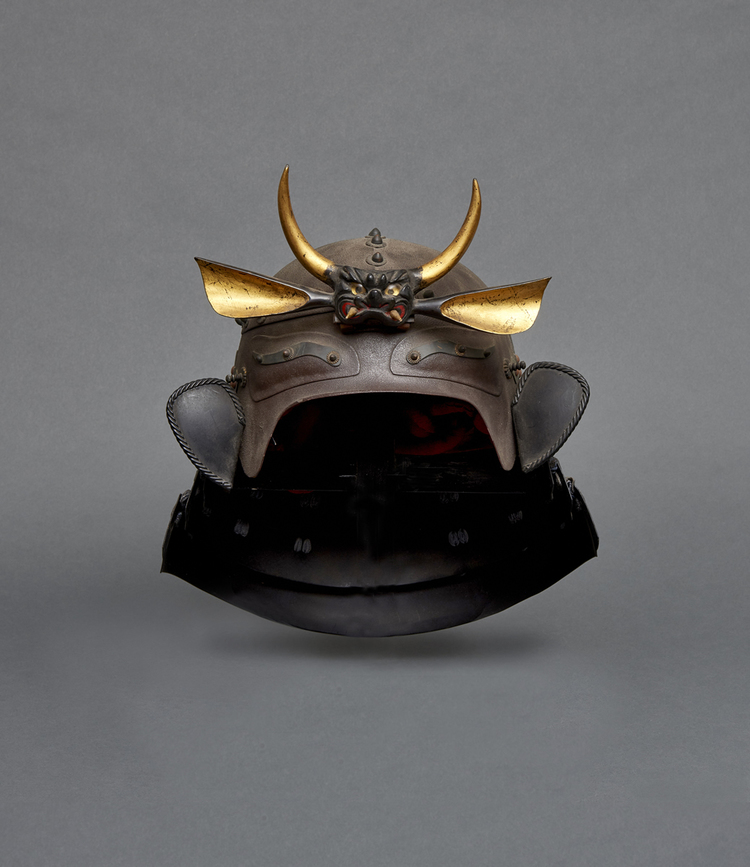 An iron helmet with a plate nailed on top, resembling of the shield of a beetle (henkei kabuto)