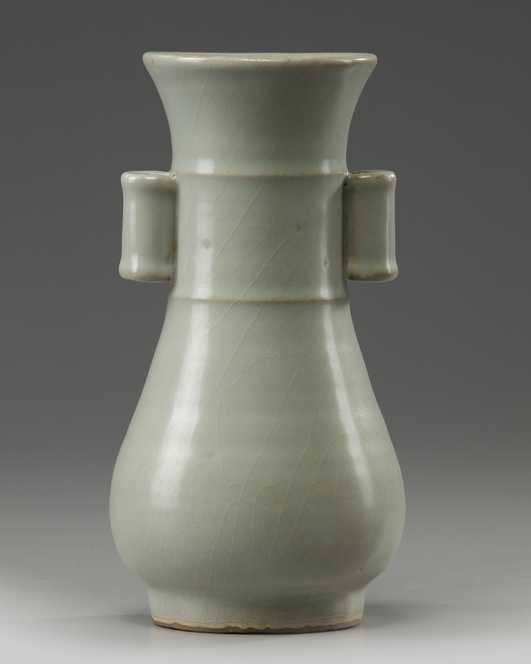 A Chinese celadon-glazed arrow vase