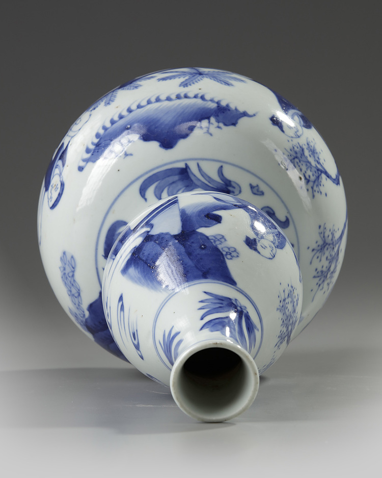 A Chinese blue and white doublegourd vase