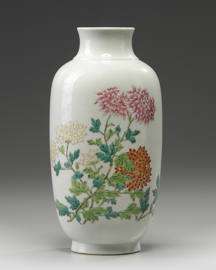 A Chinese famille rose 'chrysanthemum' vase