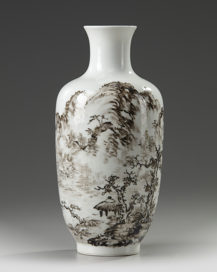 A Chinese en-grisaille decorated 'landscape' vase