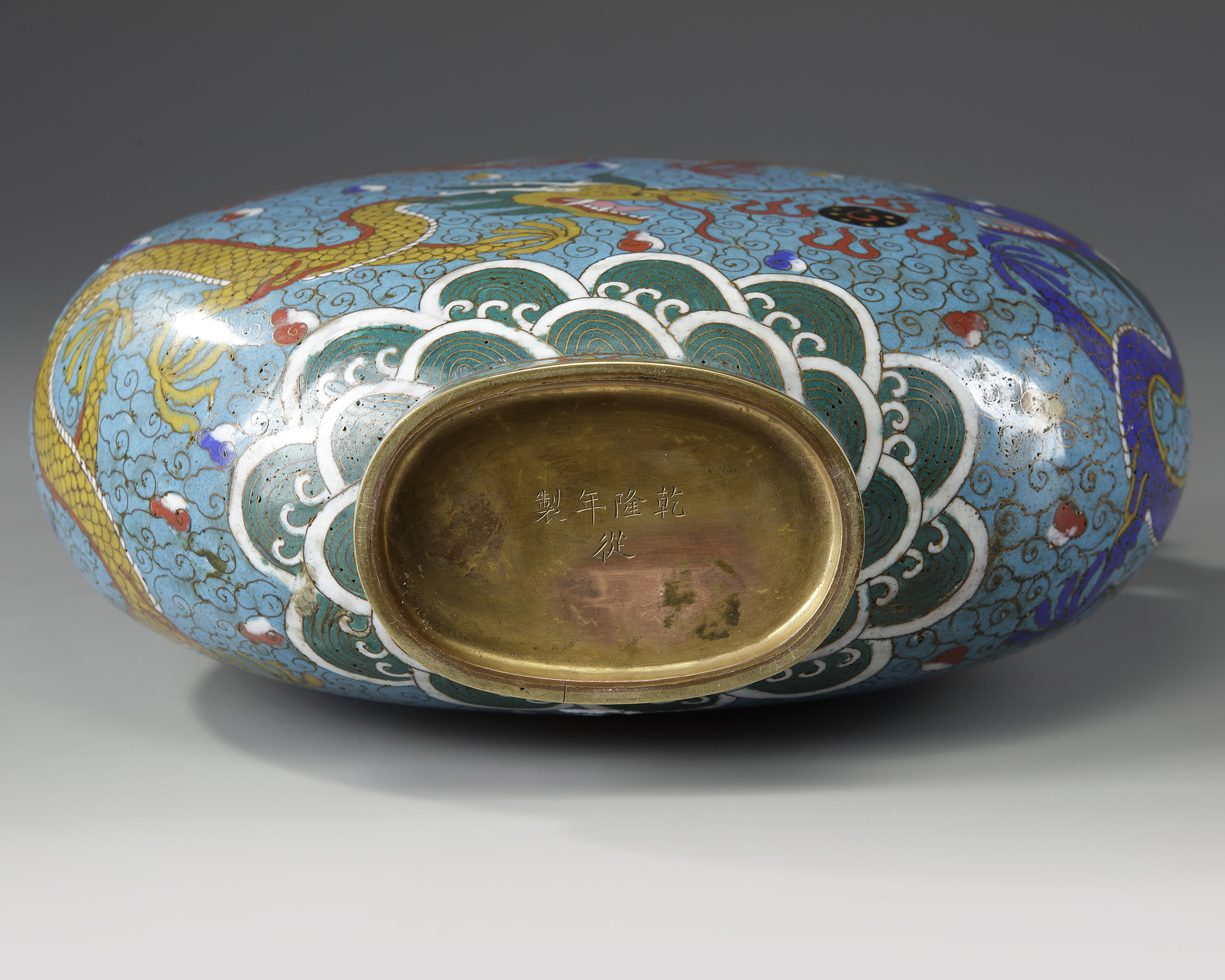 A Chinese cloisonné enamel 'dragon' moonflask