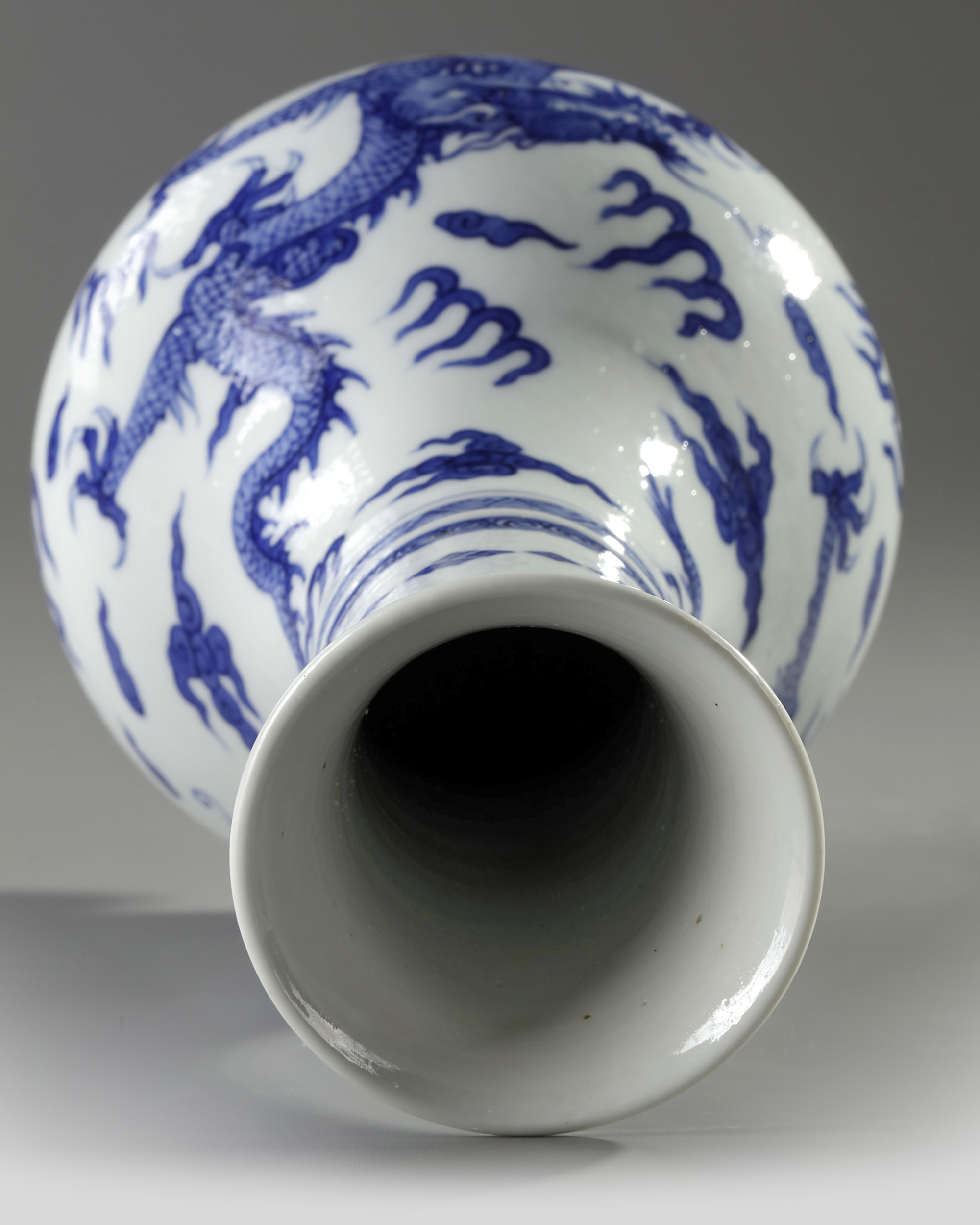 A Chinese blue and white 'dragon' vase